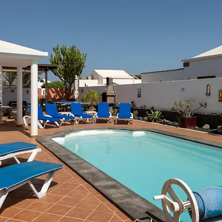 Utopia, 4 Bedrooms Close To Old Town, Heated Pool With Complete Privacy * Playa Blanca (Lanzarote)