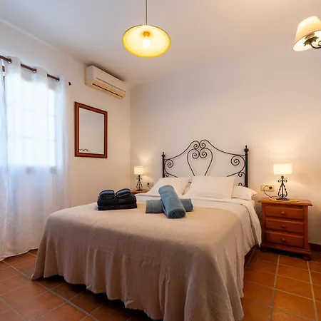 Utopia, 4 Bedrooms Close To Old Town, Heated Pool With Complete Privacy