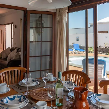 Utopia, 4 Bedrooms Close To Old Town, Heated Pool With Complete Privacy Playa Blanca (Lanzarote)