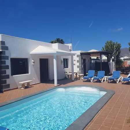 Utopia, 4 Bedrooms Close To Old Town, Heated Pool With Complete Privacy Villa