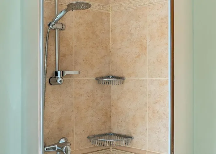 Villa Utopia, 4 Bedrooms, Heated Pool & Complete Privacy