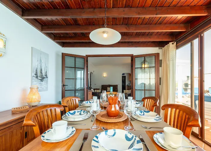 Utopia, 4 Bedrooms, Heated Pool & Complete Privacy *