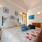 Utopia, 4 Bedrooms, Heated Pool & Complete Privacy Villa *
