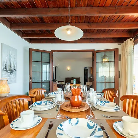 Utopia, 4 Bedrooms, Heated Pool & Complete Privacy *