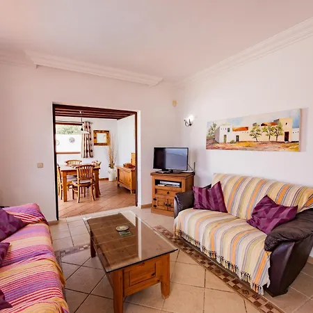 Utopia, 4 Bedrooms, Heated Pool & Complete Privacy 别墅 普拉亚布兰卡