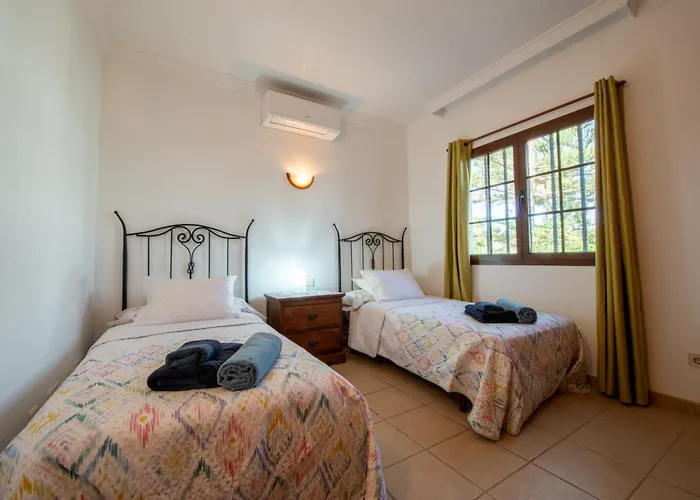 别墅 Utopia, 4 Bedrooms, Heated Pool & Complete Privacy *