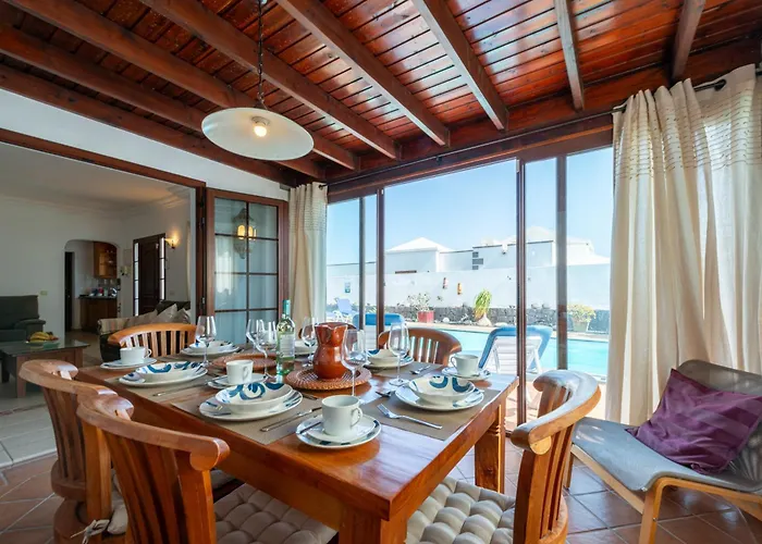 Utopia, 4 Bedrooms, Heated Pool & Complete Privacy 别墅